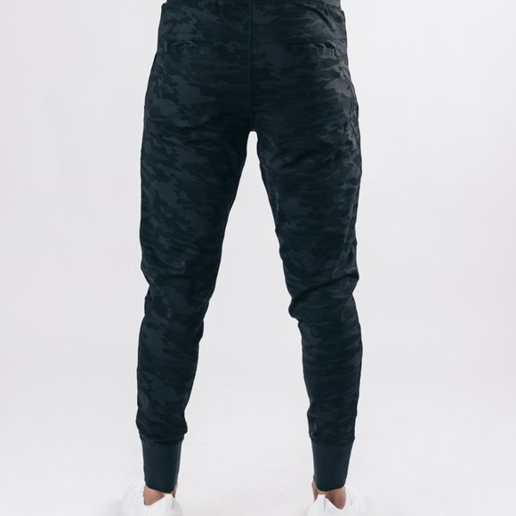 Alphalete Athletics Pro-Elite Jogger Black Camo - Picture 3 of 6